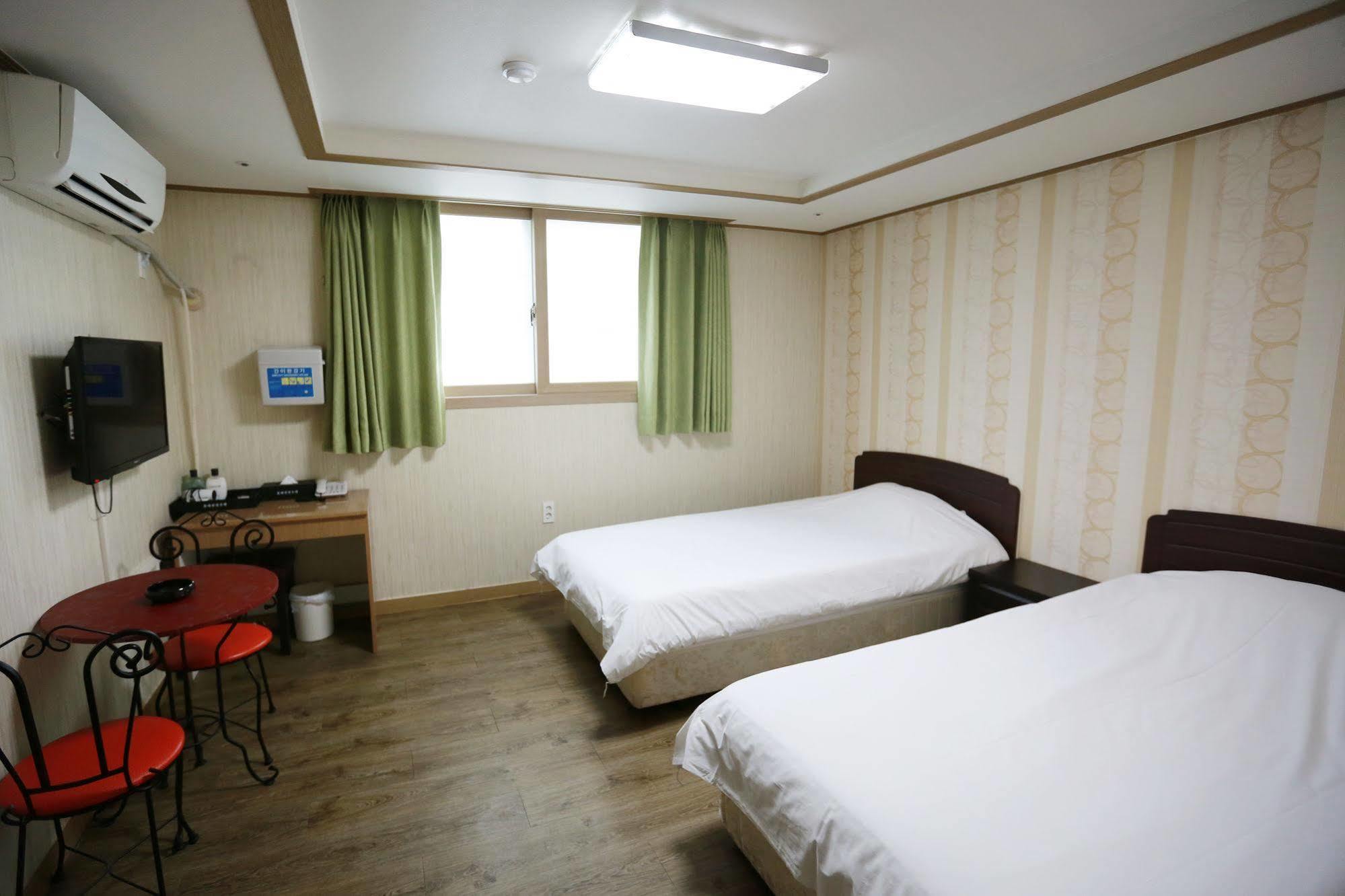 Olle Tourist Hotel Чеджудо Экстерьер фото